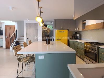 Casa de 4 alcobas en arriendo en El Poblado, Medellín, 293 m² · foto 5 de 20
