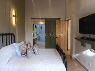 Casa de 4 alcobas en arriendo en El Poblado, Medellín, 293 m² · foto 8 de 20