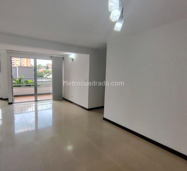 Apartamento de 3 Alcobas con Estudio y Parqueadero Cubierto en El Poblado - 2