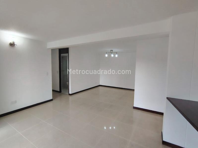 Apartamento de 3 Alcobas con Estudio y Parqueadero Cubierto en El Poblado - 4