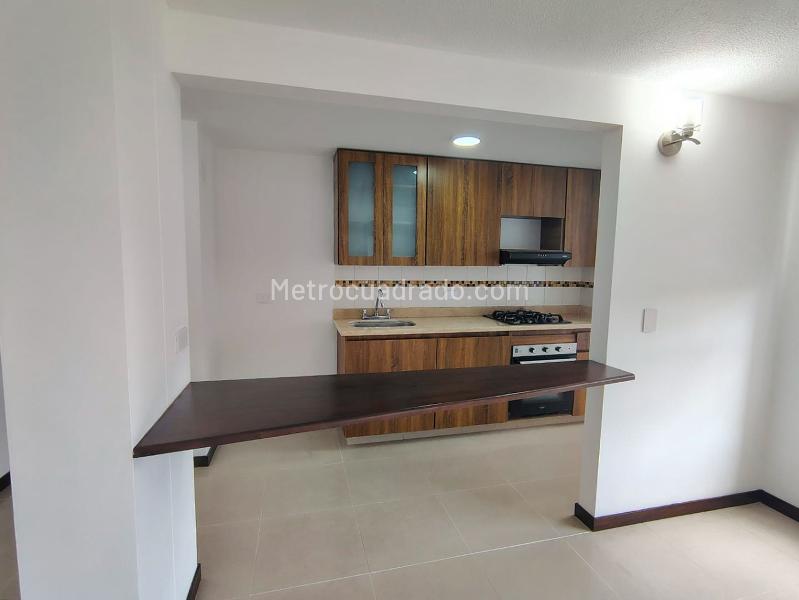 Apartamento de 3 Alcobas con Estudio y Parqueadero Cubierto en El Poblado - 5