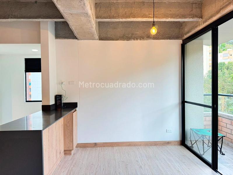 Apartamento con 2 Alcobas y Zonas Verdes en El Poblado - 4