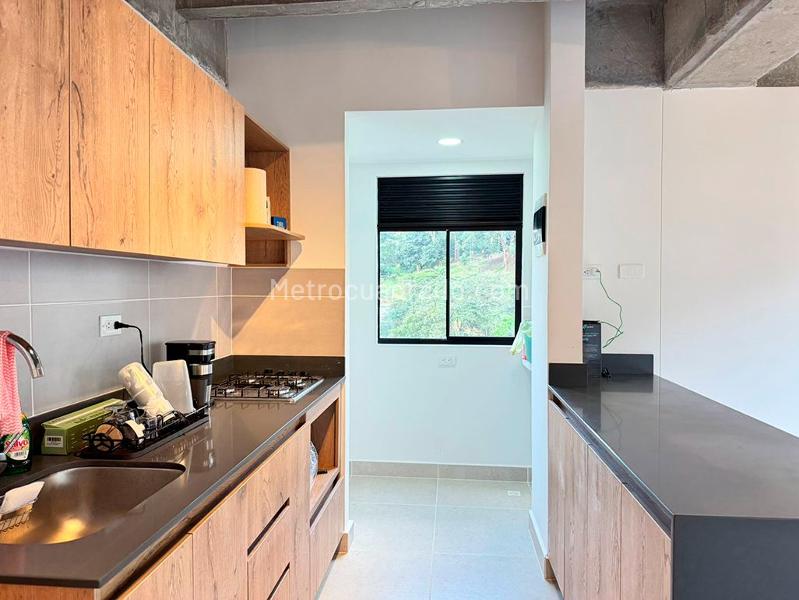 Apartamento con 2 Alcobas y Zonas Verdes en El Poblado - 6