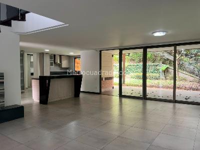 Casa de 3 alcobas en venta en Envigado, Envigado, 274 m² · foto 2 de 19