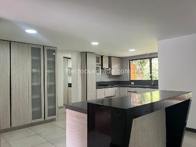 Casa de 3 alcobas en venta en Envigado, Envigado, 274 m² · foto 7 de 19