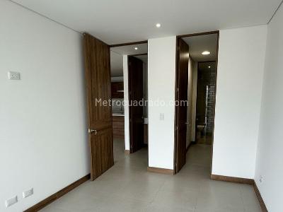 Apartamento de 2 alcobas en venta en El Poblado, Medellín, 93 m² · foto 10 de 14