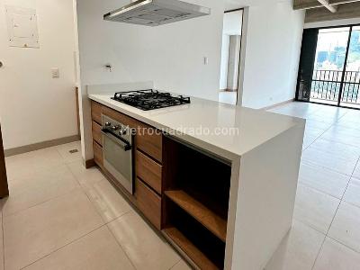 Apartamento de 2 alcobas en venta en El Poblado, Medellín, 93 m² · foto 4 de 14