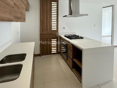 Apartamento de 2 alcobas en venta en El Poblado, Medellín, 93 m² · foto 5 de 14
