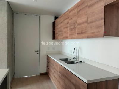 Apartamento de 2 alcobas en venta en El Poblado, Medellín, 93 m² · foto 7 de 14