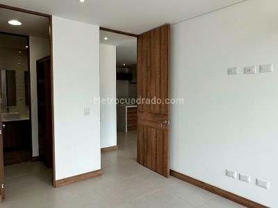 Apartamento de 2 alcobas en venta en El Poblado, Medellín, 93 m² · foto 9 de 14