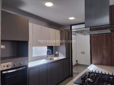 Apartamento de 2 alcobas en arriendo en El Poblado, Medellín, 125 m² · foto 7 de 18