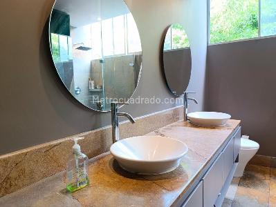 Apartamento de 3 alcobas en arriendo en El Poblado, Medellín, 270 m² · foto 16 de 18