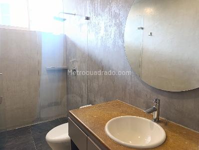 Apartamento de 3 alcobas en arriendo en El Poblado, Medellín, 270 m² · foto 18 de 18