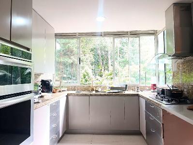 Apartamento de 3 alcobas en arriendo en El Poblado, Medellín, 270 m² · foto 8 de 18