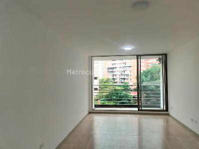 Apartamento de 3 alcobas en arriendo en El Poblado, Medellín, 94 m² · foto 2 de 17