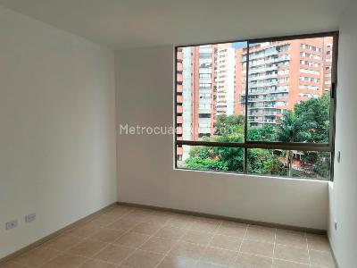 Apartamento de 3 alcobas en arriendo en El Poblado, Medellín, 94 m² · foto 8 de 17