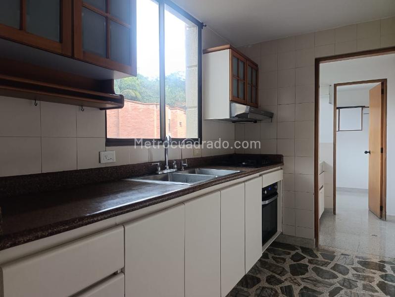 Elegant 3BR Apartment in El Poblado - 8