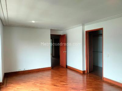 Apartamento de 4 alcobas en arriendo en El Poblado, Medellín, 220 m² · foto 12 de 19