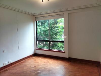 Apartamento de 4 alcobas en arriendo en El Poblado, Medellín, 220 m² · foto 13 de 19