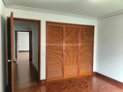 Apartamento de 4 alcobas en arriendo en El Poblado, Medellín, 220 m² · foto 14 de 19