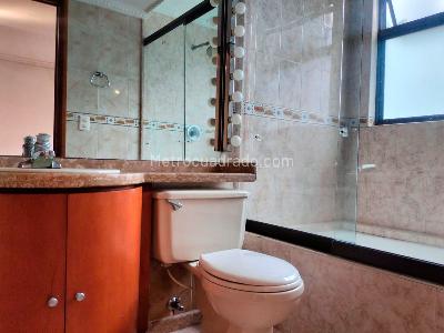 Apartamento de 4 alcobas en arriendo en El Poblado, Medellín, 220 m² · foto 19 de 19
