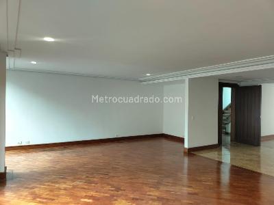 Apartamento de 4 alcobas en arriendo en El Poblado, Medellín, 220 m² · foto 3 de 19