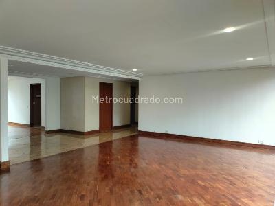 Apartamento de 4 alcobas en arriendo en El Poblado, Medellín, 220 m² · foto 4 de 19
