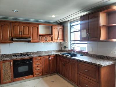 Apartamento de 4 alcobas en arriendo en El Poblado, Medellín, 220 m² · foto 8 de 19