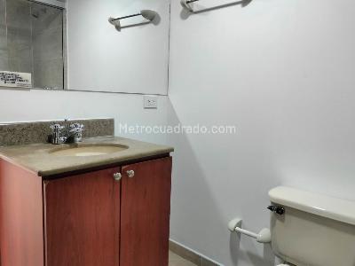 Apartamento de 2 alcobas en arriendo en El Poblado, Medellín, 78 m² · foto 13 de 14