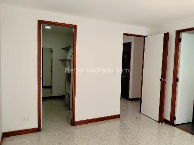 Apartamento de 3 alcobas en arriendo en Castropol, Medellín, 137 m² · foto 11 de 20