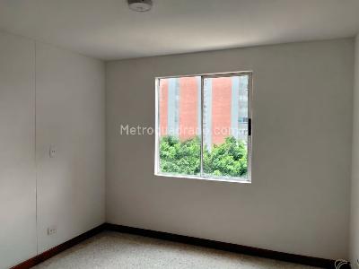 Apartamento de 3 alcobas en arriendo en Castropol, Medellín, 137 m² · foto 12 de 20