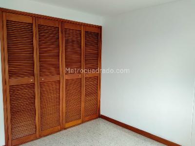 Apartamento de 3 alcobas en arriendo en Castropol, Medellín, 137 m² · foto 13 de 20