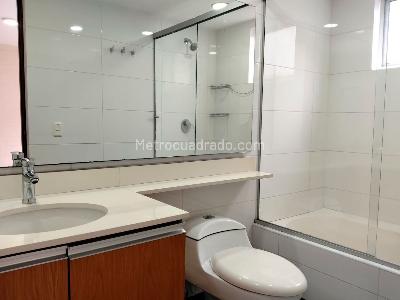 Apartamento de 3 alcobas en arriendo en Castropol, Medellín, 137 m² · foto 17 de 20