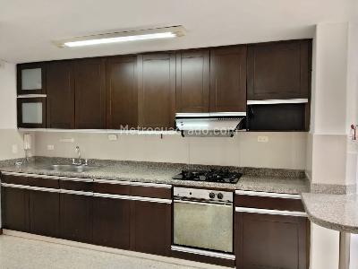 Apartamento de 3 alcobas en arriendo en Castropol, Medellín, 137 m² · foto 5 de 20