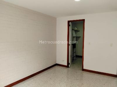 Apartamento de 3 alcobas en arriendo en Castropol, Medellín, 137 m² · foto 9 de 20