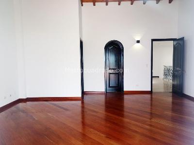 Casa de 5 alcobas en venta en El Tesoro, Medellín, 360 m² · foto 12 de 20