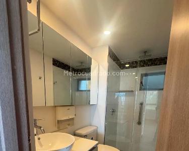 Apartamento de 2 alcobas en venta en El Poblado, Medellín, 97 m² · foto 10 de 10
