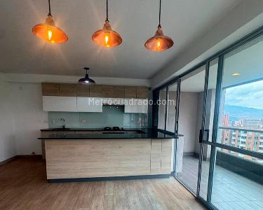 Apartamento de 2 alcobas en venta en El Poblado, Medellín, 97 m² · foto 3 de 10