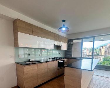 Apartamento de 2 alcobas en venta en El Poblado, Medellín, 97 m² · foto 4 de 10