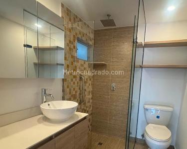 Apartamento de 2 alcobas en venta en El Poblado, Medellín, 97 m² · foto 9 de 10