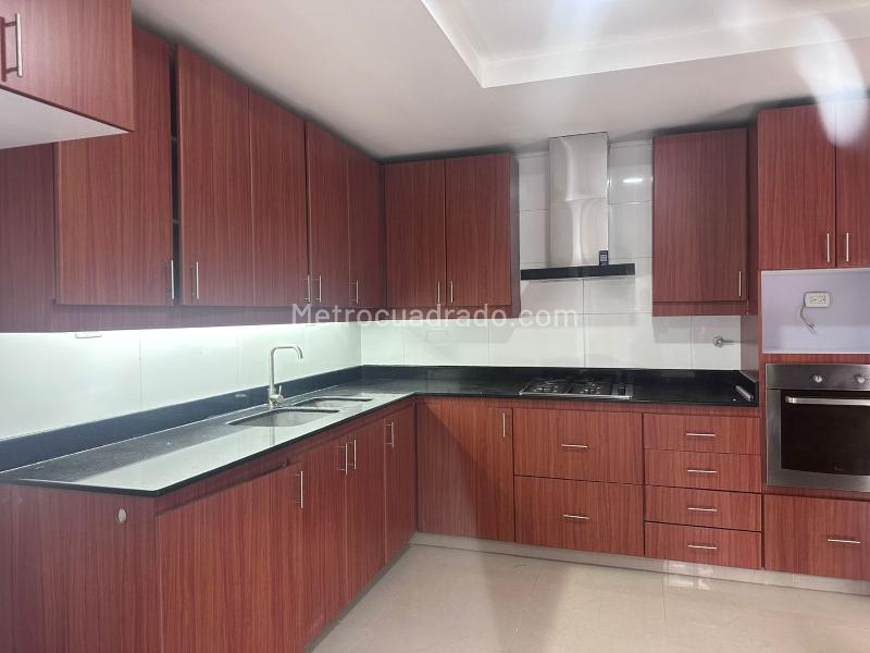 Apartamento en Arriendo, EL POBLADO, Medellín - Więcej