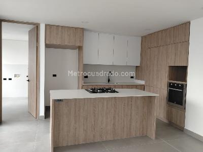 Apartamento de 3 alcobas en venta en El Poblado, Medellín, 192 m² · foto 5 de 19