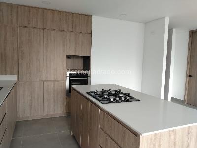 Apartamento de 3 alcobas en venta en El Poblado, Medellín, 192 m² · foto 6 de 19