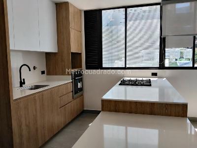 Apartamento en venta en El Poblado, Medellín · foto 7 de 19