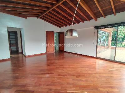 Casa de 3 alcobas en arriendo en El Poblado, Medellín, 825 m² · foto 10 de 17