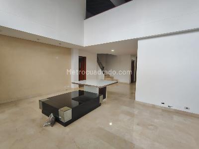 Casa de 3 alcobas en arriendo en El Poblado, Medellín, 825 m² · foto 4 de 17