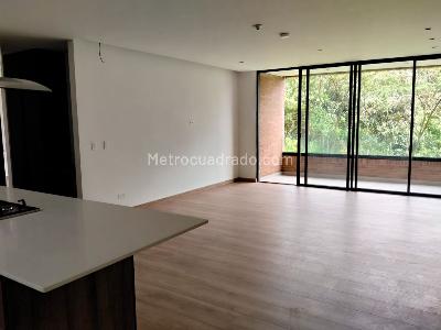 Apartamento de 2 alcobas en venta en El Poblado, Medellín, 105 m² · foto 4 de 18
