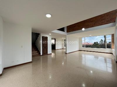 Casa de 5 alcobas en venta en Envigado, Envigado, 340 m² · foto 2 de 20