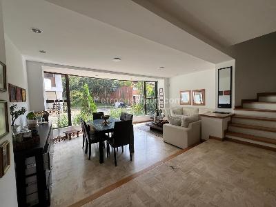 Casa en arriendo en El Poblado, Medellín · foto 2 de 19