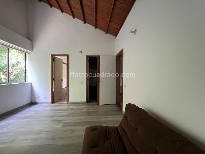 Casa en arriendo en El Poblado, Medellín · foto 9 de 19